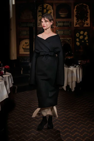 Look 10